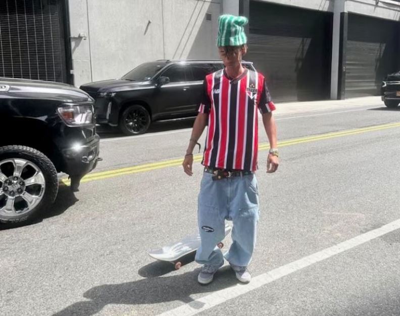 Jaden Smith publica foto usando a camisa do São Paulo