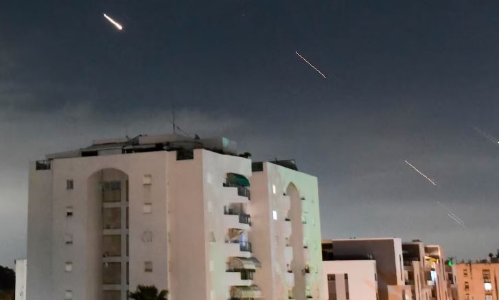 Israel disse que o Irã lançou 170 drones, mais de 30 mísseis de cruzeiro e mais de 120 mísseis balísticos