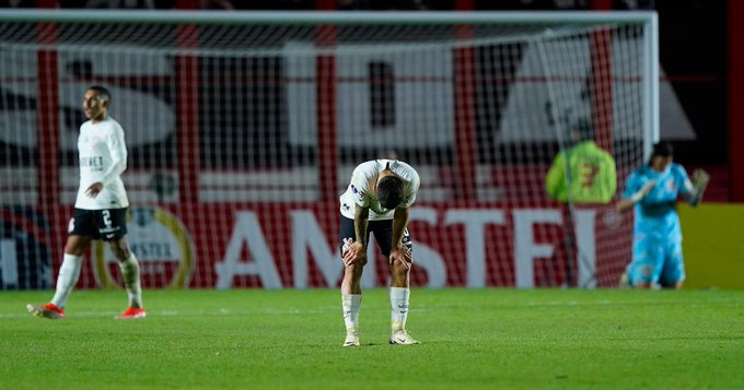 Raul Gustavo pede desculpas à torcida do Corinthians por expulsão em derrota na Sul-Americana
