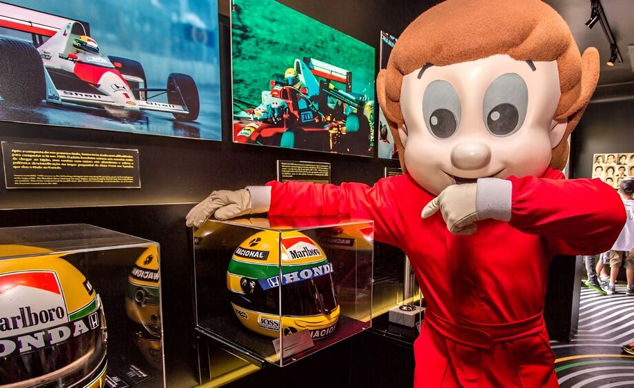 Senninha é um dos elementos explorados dentro da marca 'Senna'