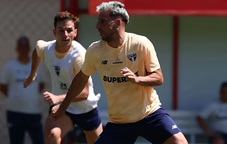 Calleri participa do primeiro treino do São Paulo na semana de estreia na Libertadores