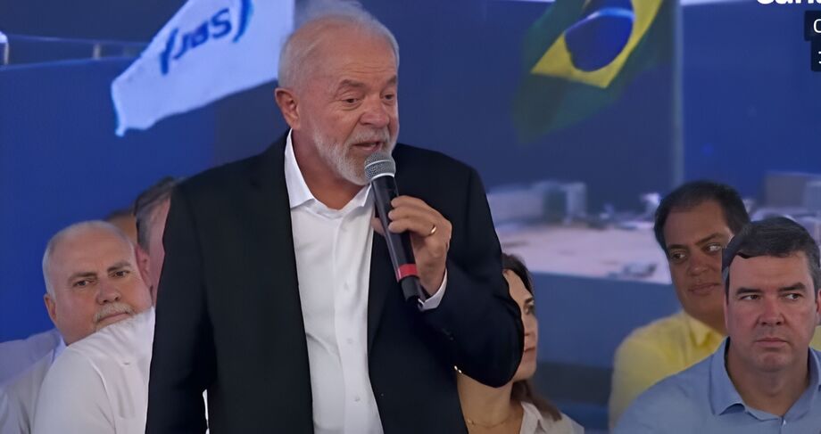 Lula durante discurso em Campo Grande