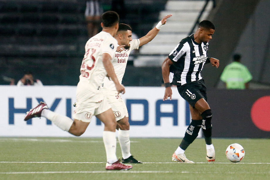 Luiz Henrique marca pela 1ª vez, Botafogo bate Universitario e volta à briga na Libertadores
