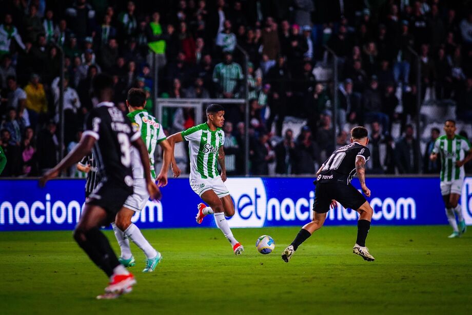 Corinthians sofre com os erros de Cássio e do ataque e perde para o Juventude no Sul