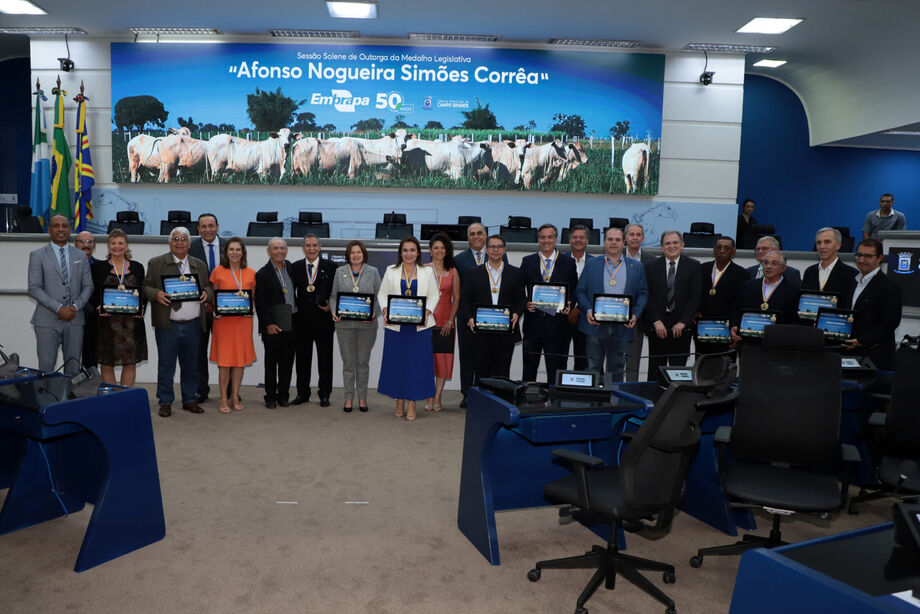 Sessão Solene na Câmara Municipal outorga Medalha Legislativa Afonso Nogueira Simões Corrêa a personalidades que marcaram a história da pesquisa agropecuária