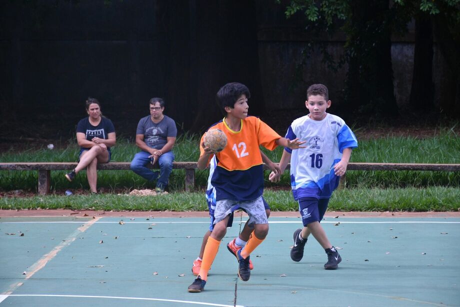 Alunos de 18 escolas disputam 4º Festival de mini-handebol da REME