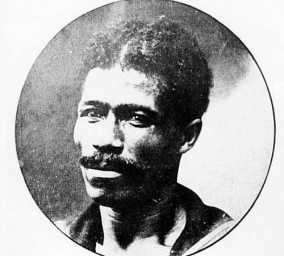 O governo concedeu anistia hoje, 24, ao principal líder da Revolta da Chibata (1910), João Cândido Felisberto, o Almirante Negro. O levante queria o fim do uso da chibata para os oficiais da Marinha