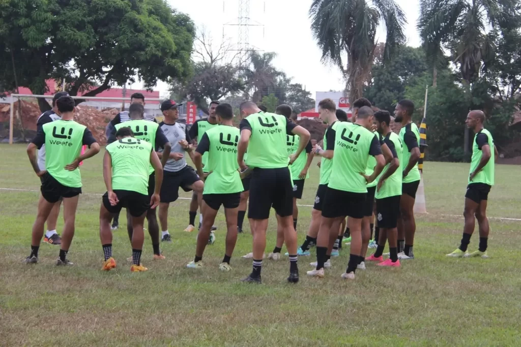Técnico espera corrigir erros e fala em fazer melhor jogo no domingo