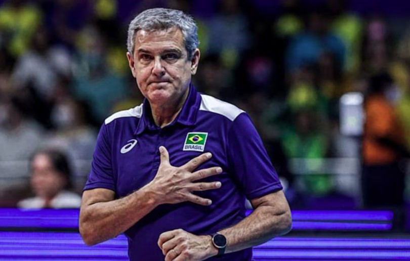 O técnico José Roberto Guimarães