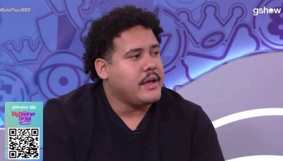 Lucas é informado pela produção antes de iniciar o Bate-papo com o Eliminado sobre fim do seu casamento com Camila Moura, finalizado durante o reality.