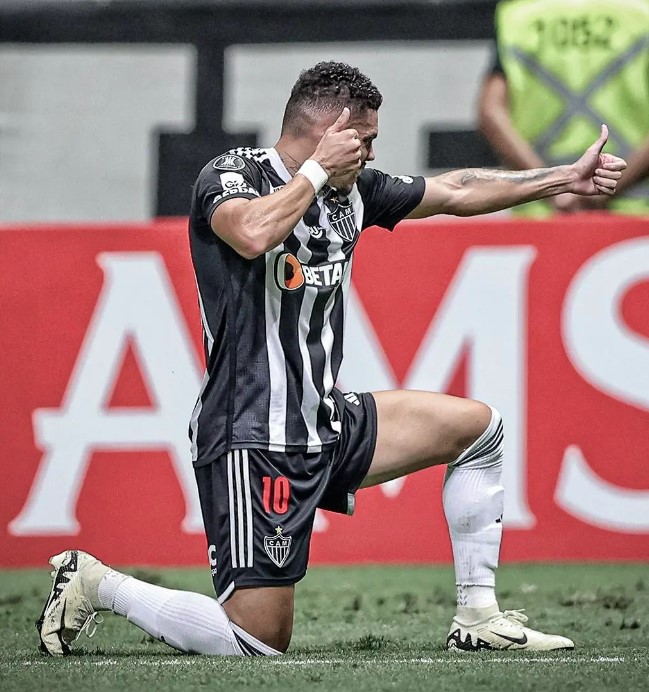 Paulinho marcou o segundo gol do Atlético, aos 77'