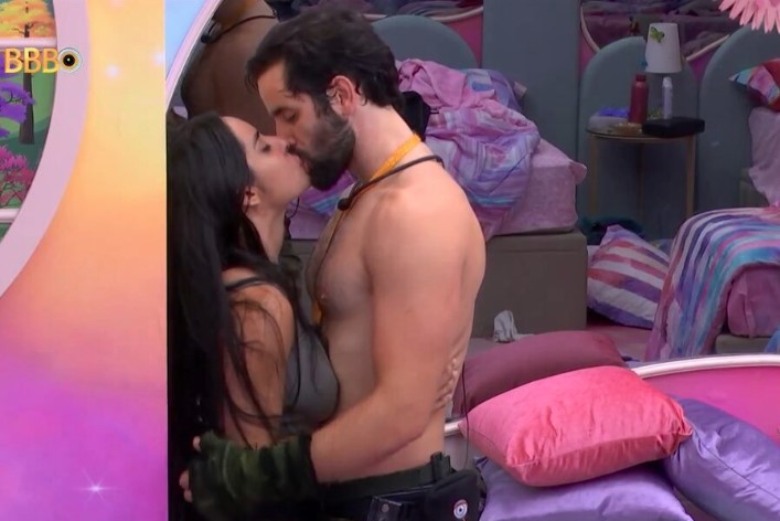 Isabelle e Matteus dão o primeiro beijo no 'BBB 24'