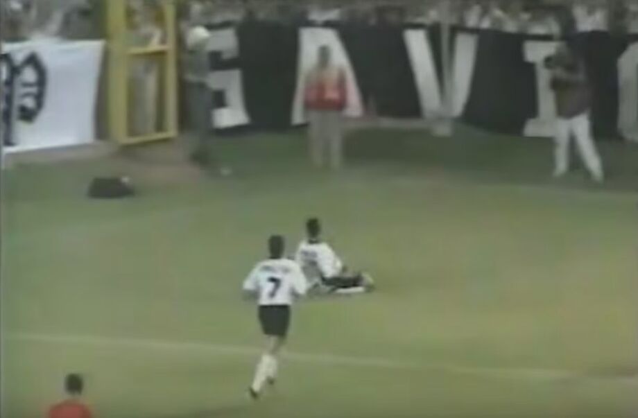 Neto comemora golaço de falta na vitória no segundo jogo, em Natal.