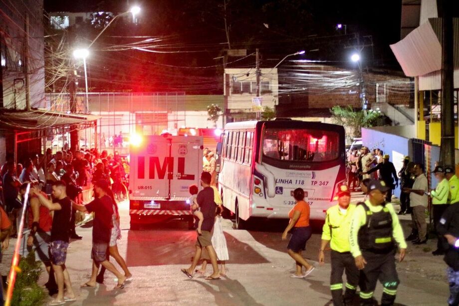 Atropelamento envolvendo um micro-ônibus, no bairro de Marcos Freire