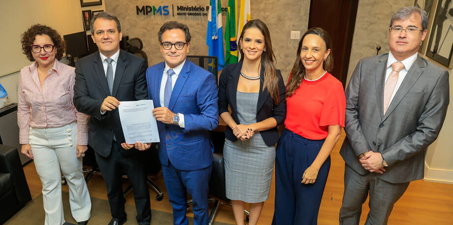 Além de Bitto Pereira e Alexandre Magno, participaram da reunião: Camila Bastos, Luiz Renê Gonçalves do Amaral, Ana Lara Camargo de Castro e a Chefe de Gabinete do PGJ, Camila Augusta Calarge Doreto