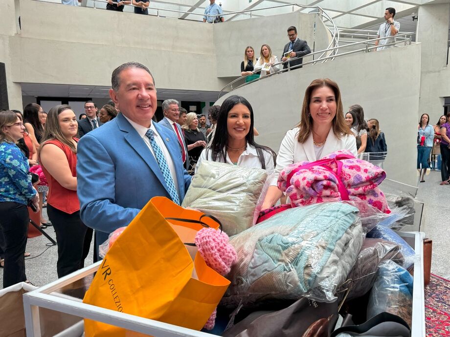 O presidente da Assembleia Legislativa, Gerson Claro, sua esposa Katia Claro e a primeira Dama Monica Riedel
