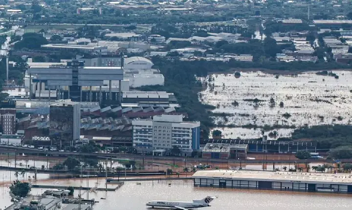Aeroporto de Porto Alegre tem aviso de voos suspensos até 30 de maio