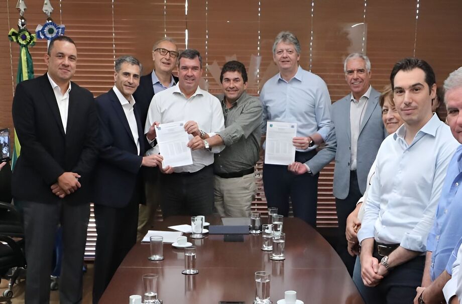 Governo entrega licença para instalação da fábrica da Arauco em MS
