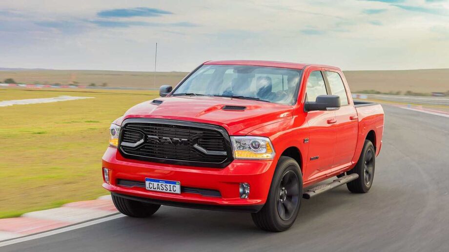 A versão Laramie passou de R$ 365.150 para R$ 329.990, enquanto a Laramie Night Edition foi de R$ 375.150 para R$ 339.990.
