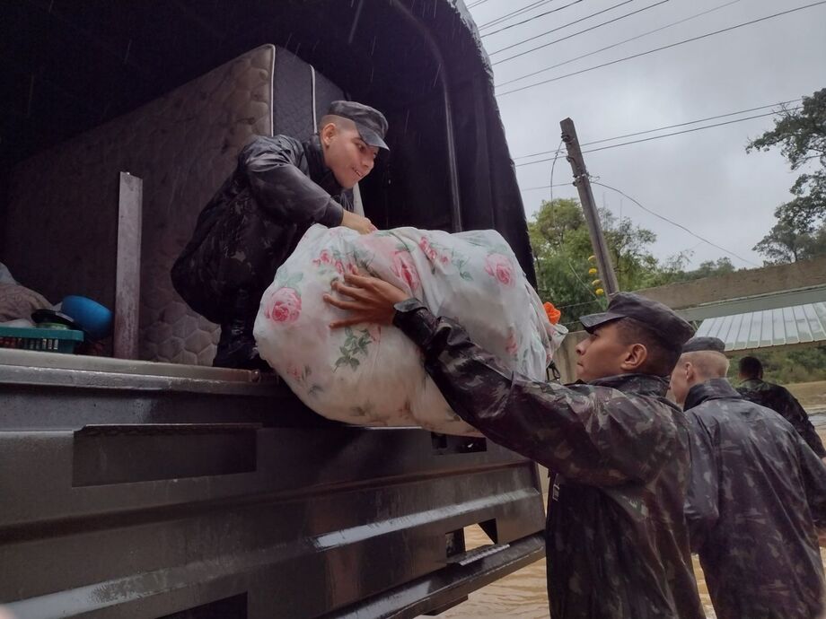 Forças Armadas mobilizam 626 militares no apoio às vítimas das enchentes em 19 municípios no Rio Grande do Sul