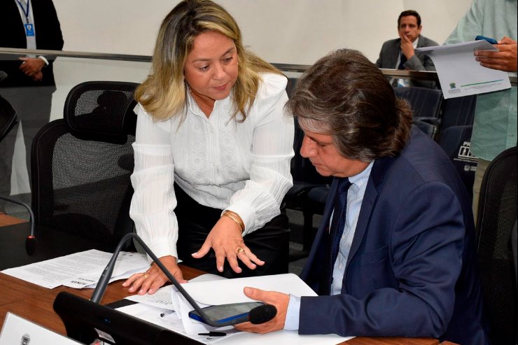 Os projetos são de autoria dos deputados Caravina (PSDB) e Lia Nogueira