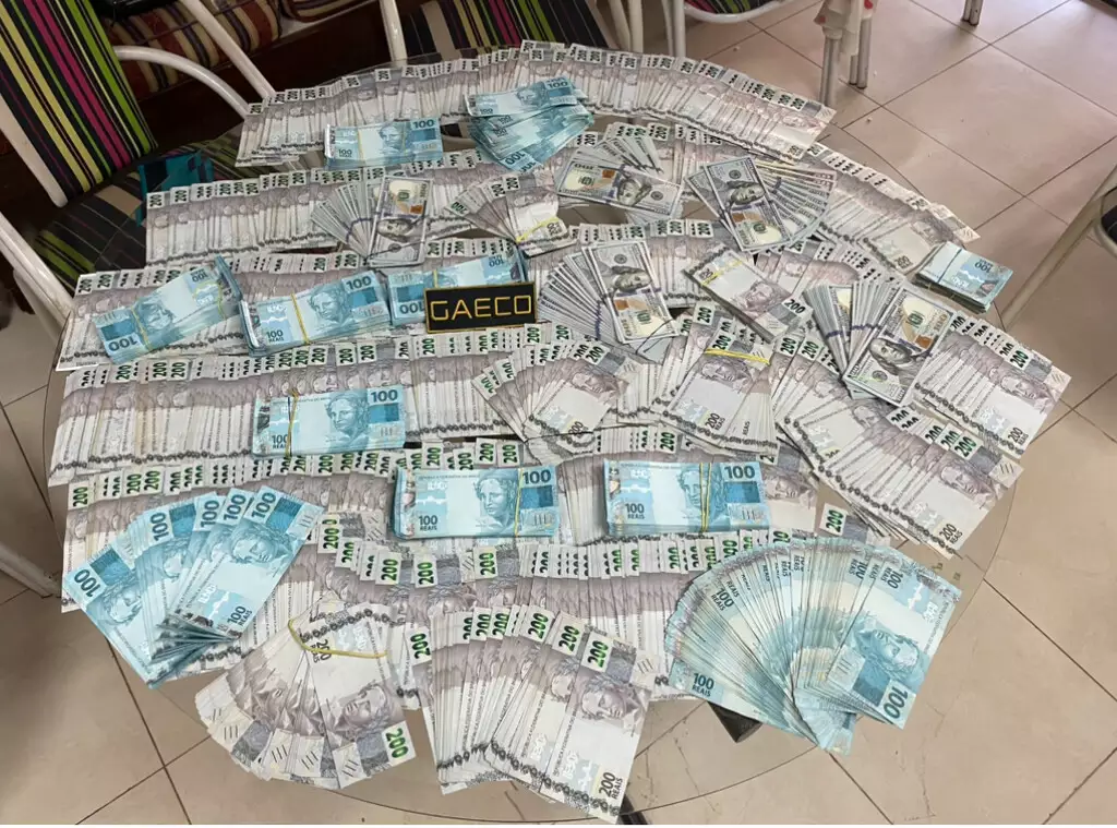 Gaeco apreendeu R$ 309.400 e 21.800 dólares na residência de Francisco Cezário