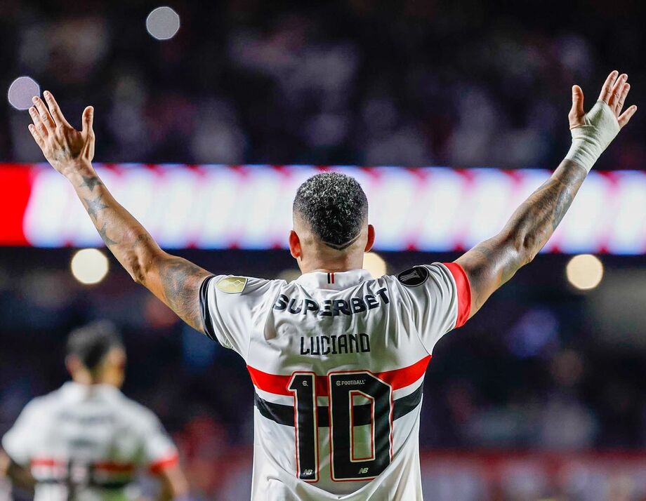 Entre bons momentos e outros de monotonia, o segundo tempo ganhou novo tom nos minutos finais graças a Luciano, que marcou um golaço.