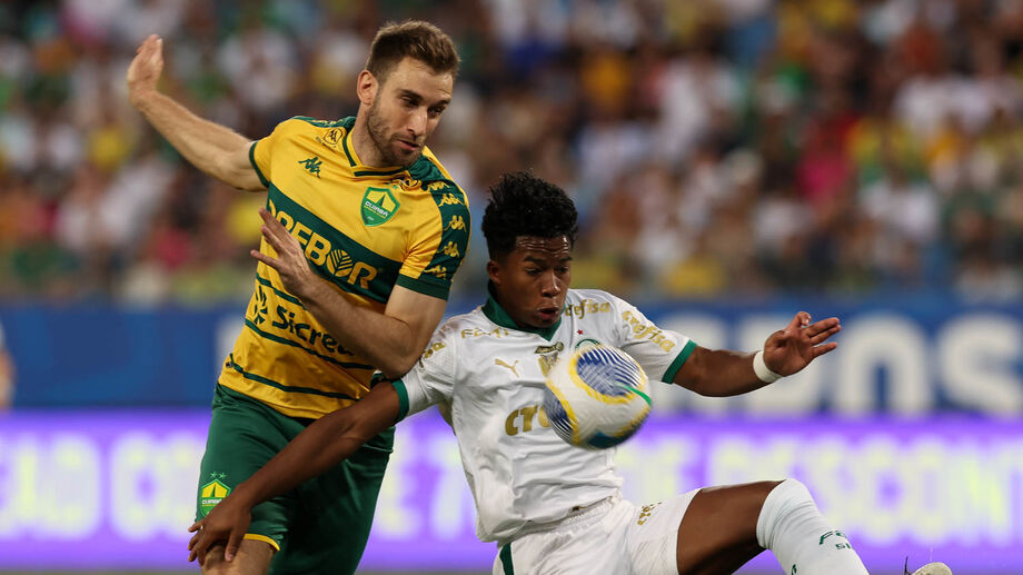 Palmeiras supera forte calor em Cuiabá, mostra superioridade e volta a ganhar no Brasileirão