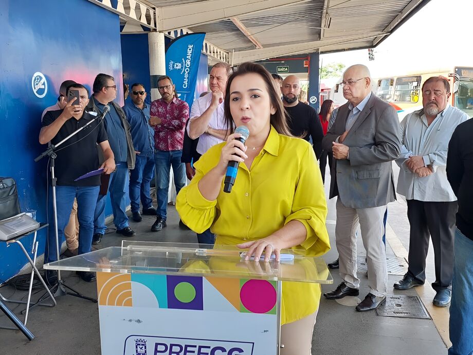 Prefeita Adriane Lopes assinou a ordem de serviço nesta quinta-feira (16)