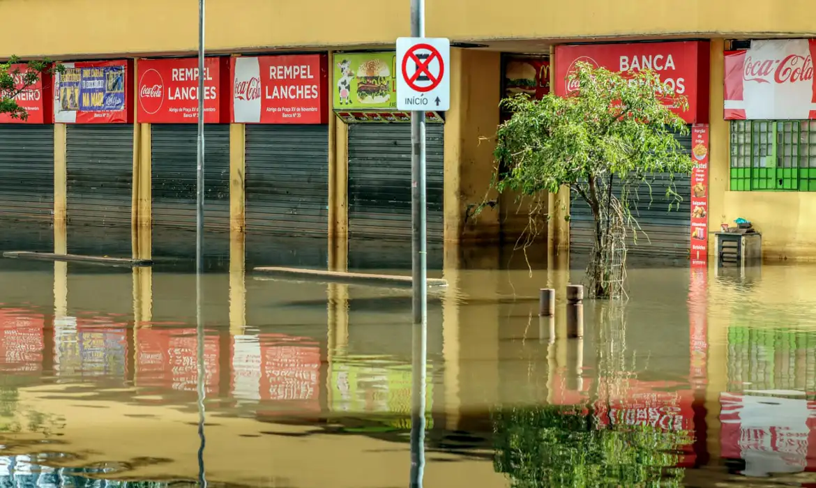 Nível das águas do Guaíba continuam baixando