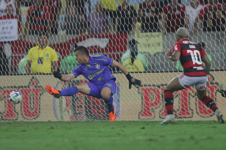 Gabigol é multado pelo Flamengo e deixará de usar a camisa 10.