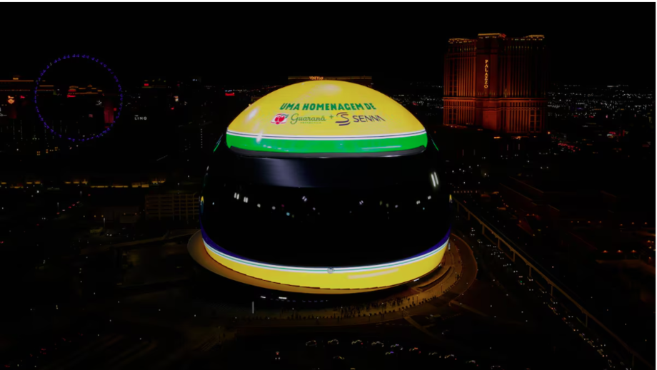 Sphere Arena exibe capacete de Ayrton Senna em homenagem em Las Vegas.