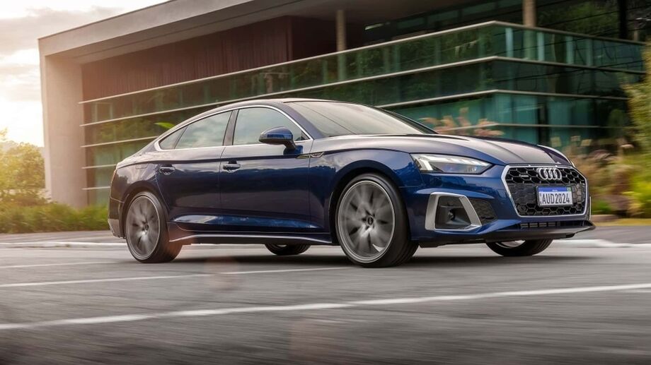 A Audi lançou os modelos A4 e A5 Sportback com tração integral Quattro no mercado brasileiro.