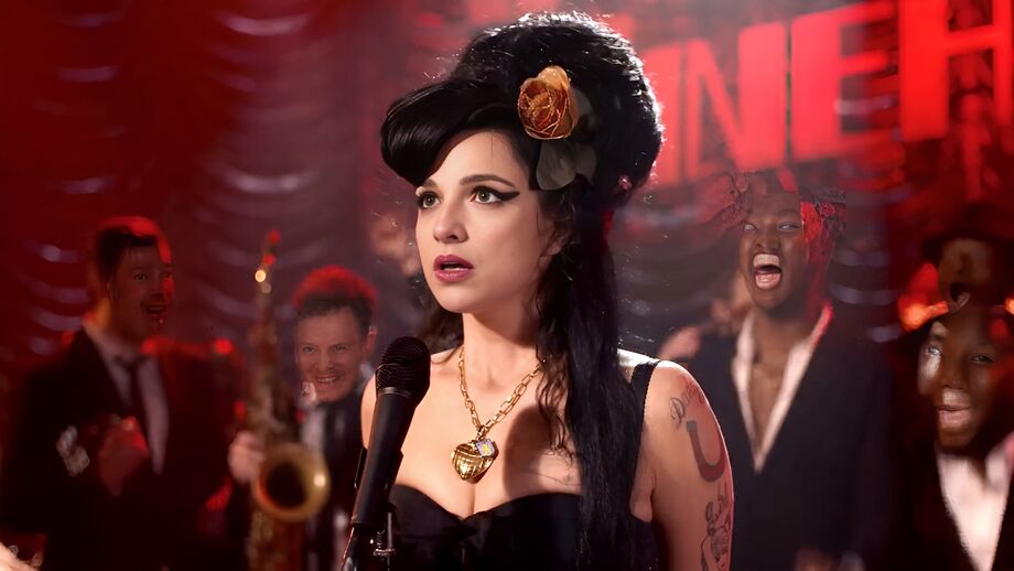 A atriz Marisa Abela interpreta Amy Winehouse