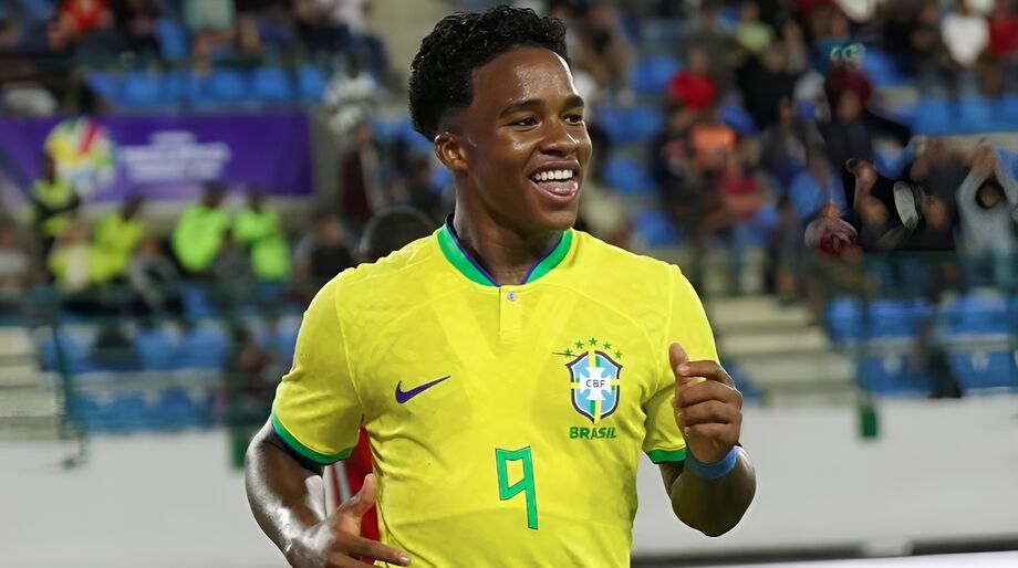 Endrick pela seleção brasileria durante o Pré-Olímpico
