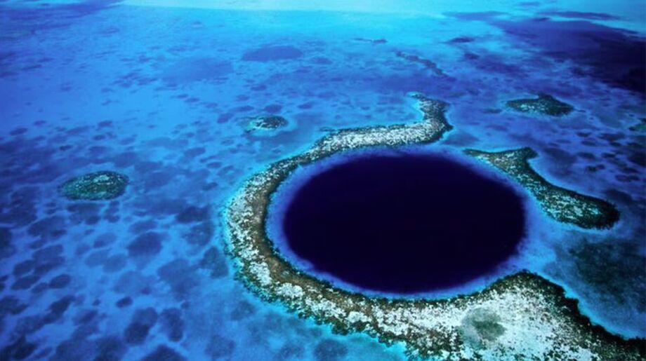 Maior buraco marinho do mundo, chamado Taam Ja', na Baía Chetumal, no México
