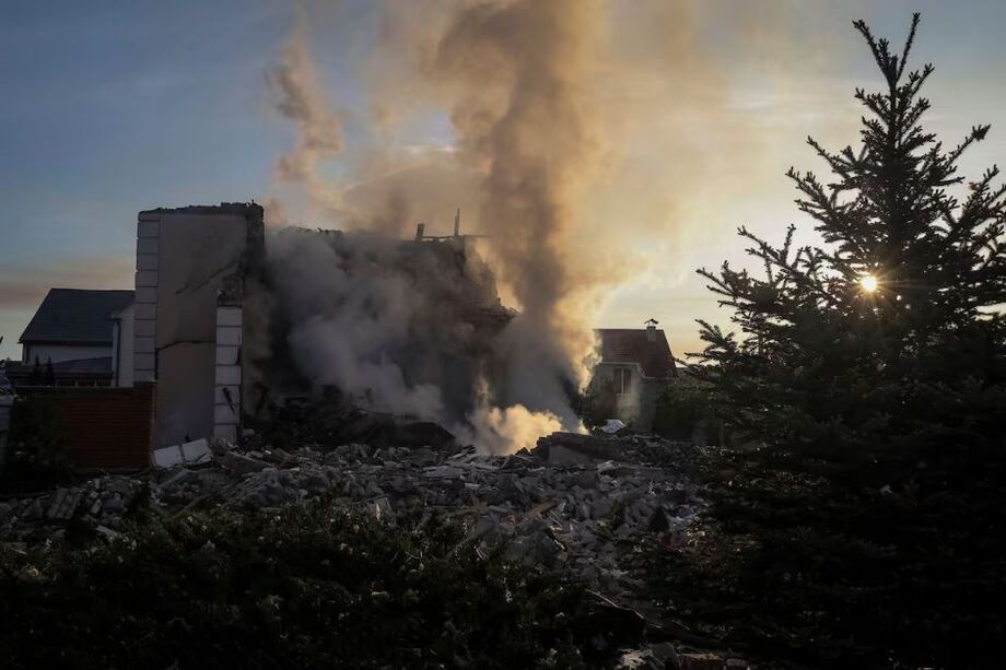 Edifício atingido por míssil na região de Kharkiv, na Ucrânia