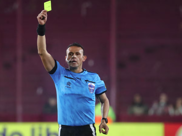 Federação Holandesa de Futebol propõe mudanças significativas no esporte, o que inclui a exclusão do cartão amarelo