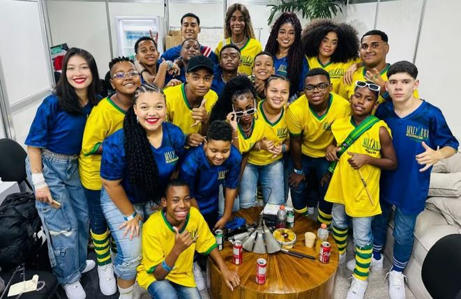 Ritmistas mirins que tocaram com Madonna ganham presente especial da cantora