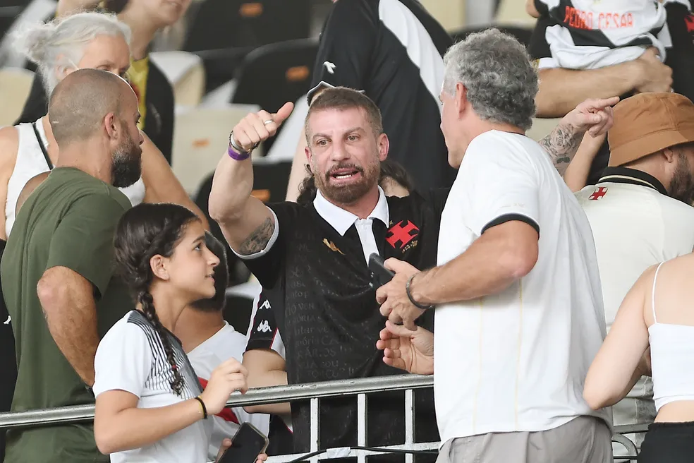 Pedrinho explica ação na Justiça e diz que futebol do Vasco continua sob comando da SAF