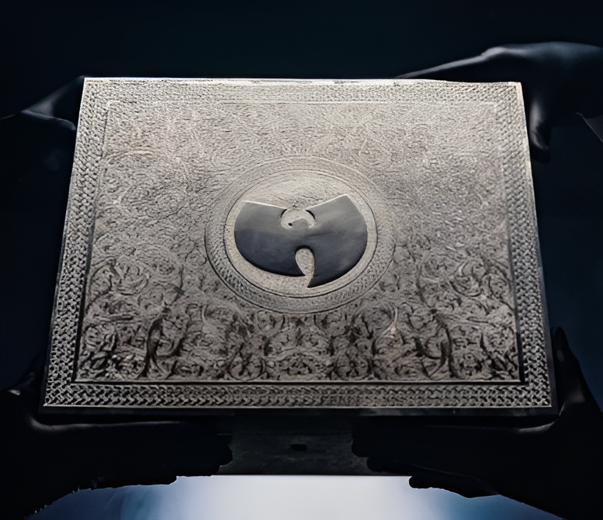 Álbum do Wu-Tang Clan, Once Upon a Time in Shaolin, adornado em pedras preciosas e metal entalhado