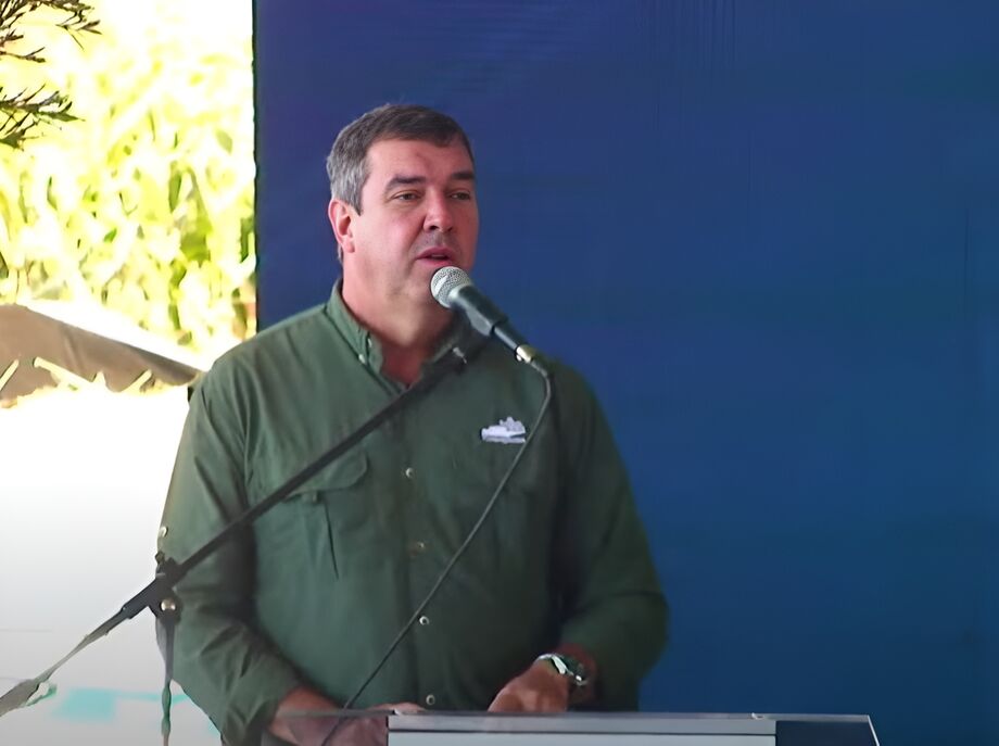 Governador Riedel durante o discurso na Showtec