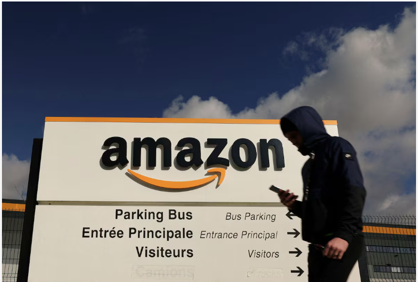 A Amazon busca a licença para operar drones remotamente em suas entregas por mais de uma década.