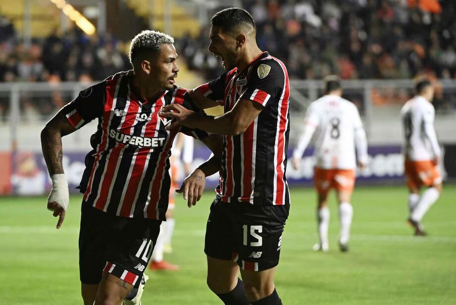 Luciano fez gol, mas também perdeu uma chance inacreditável no Chile