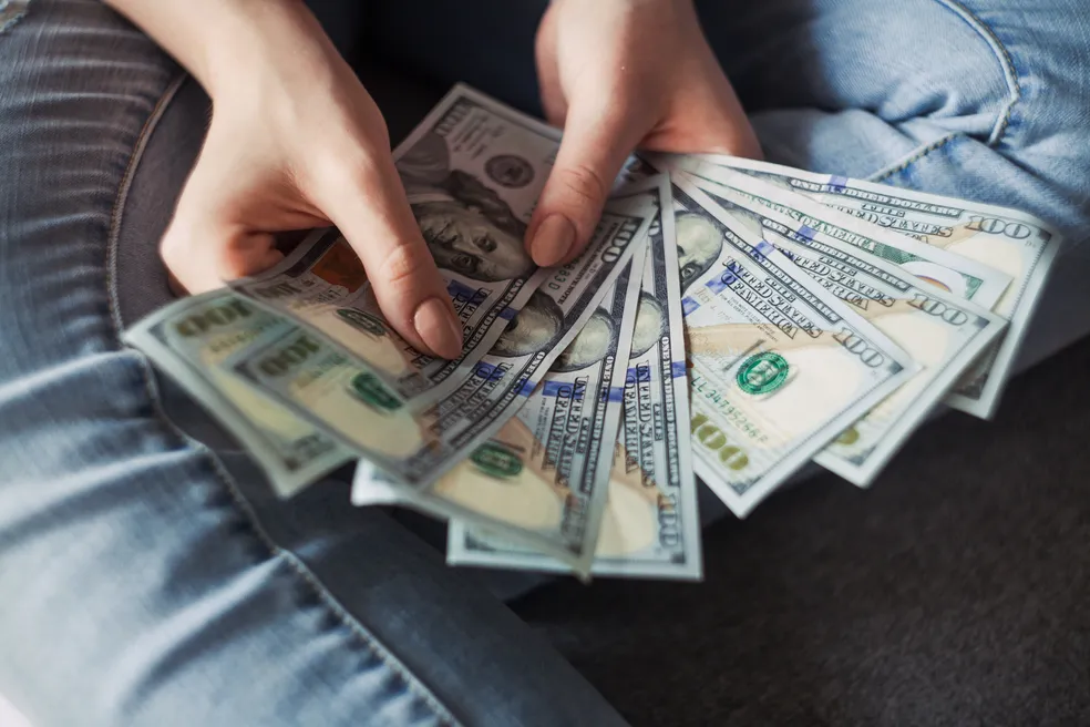 Dólar a R$ 5,63 puxa avanço das taxas futuras de juros