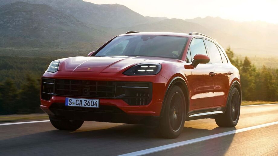 Os preços para o novo modelo começam em R$ 930.000 para a versão Cayenne GTS e R$ 960.000 para a variante Cayenne GTS Coupé.