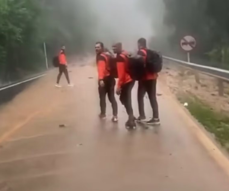 Jogador da ACBF mostra grupo surpreendido por enxurrada na cidade de Veranópolis, no Rio Grande do Sul.