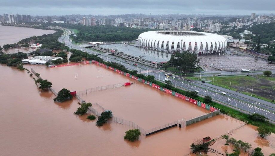 Entorno do Estádio Beira-Rio, do Internacional, alagado com as chuvas de Porto Alegre