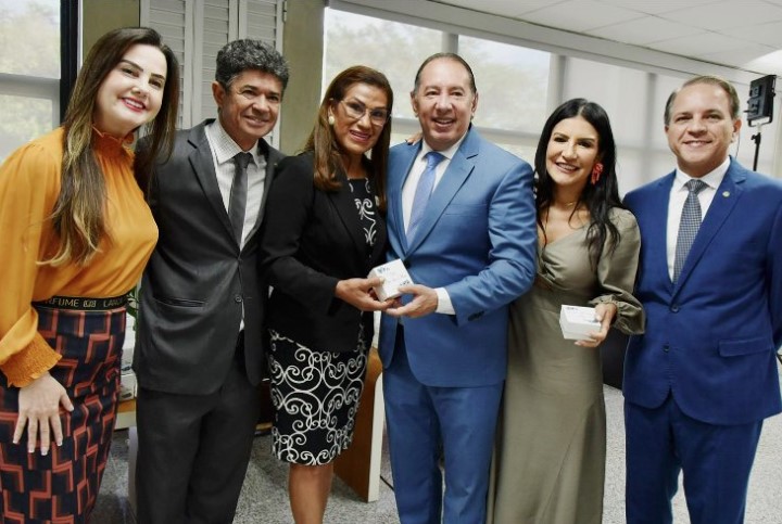 Deputados prestigiam homenagem às servidoras em momento de celebração do dia das mães em 2023
