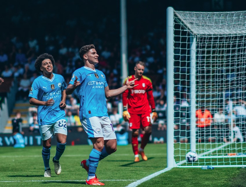 Julian Álvarez marcou o quarto gol dos cityzens, de pênalti